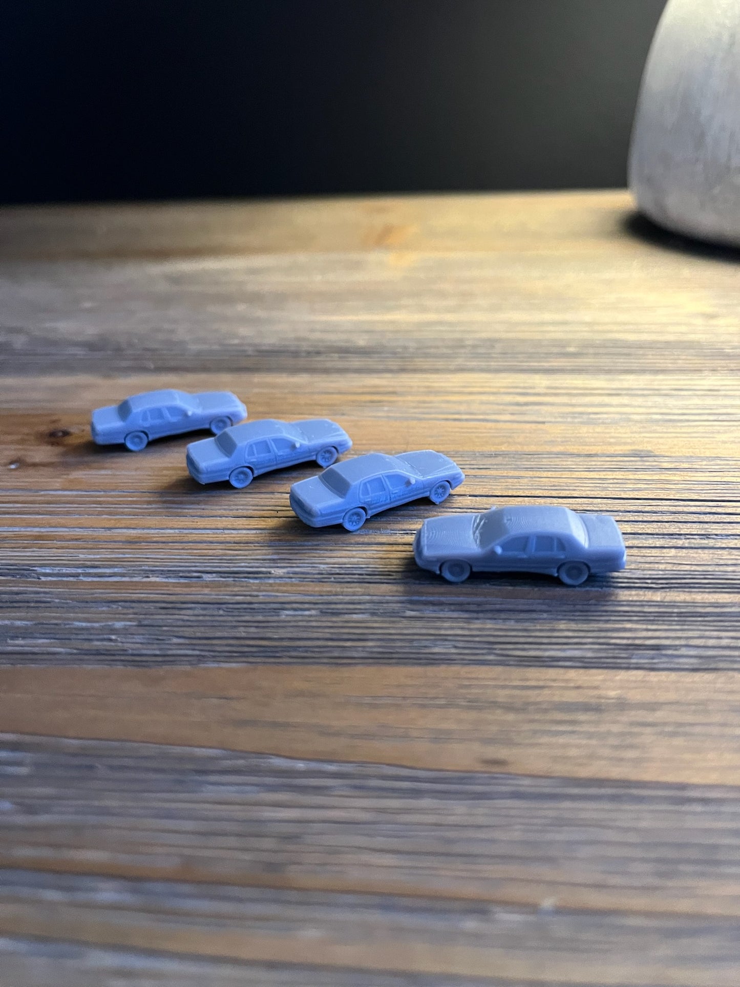 N SCALE 1:160 UNDER COVER CROWN VIC (4pk)