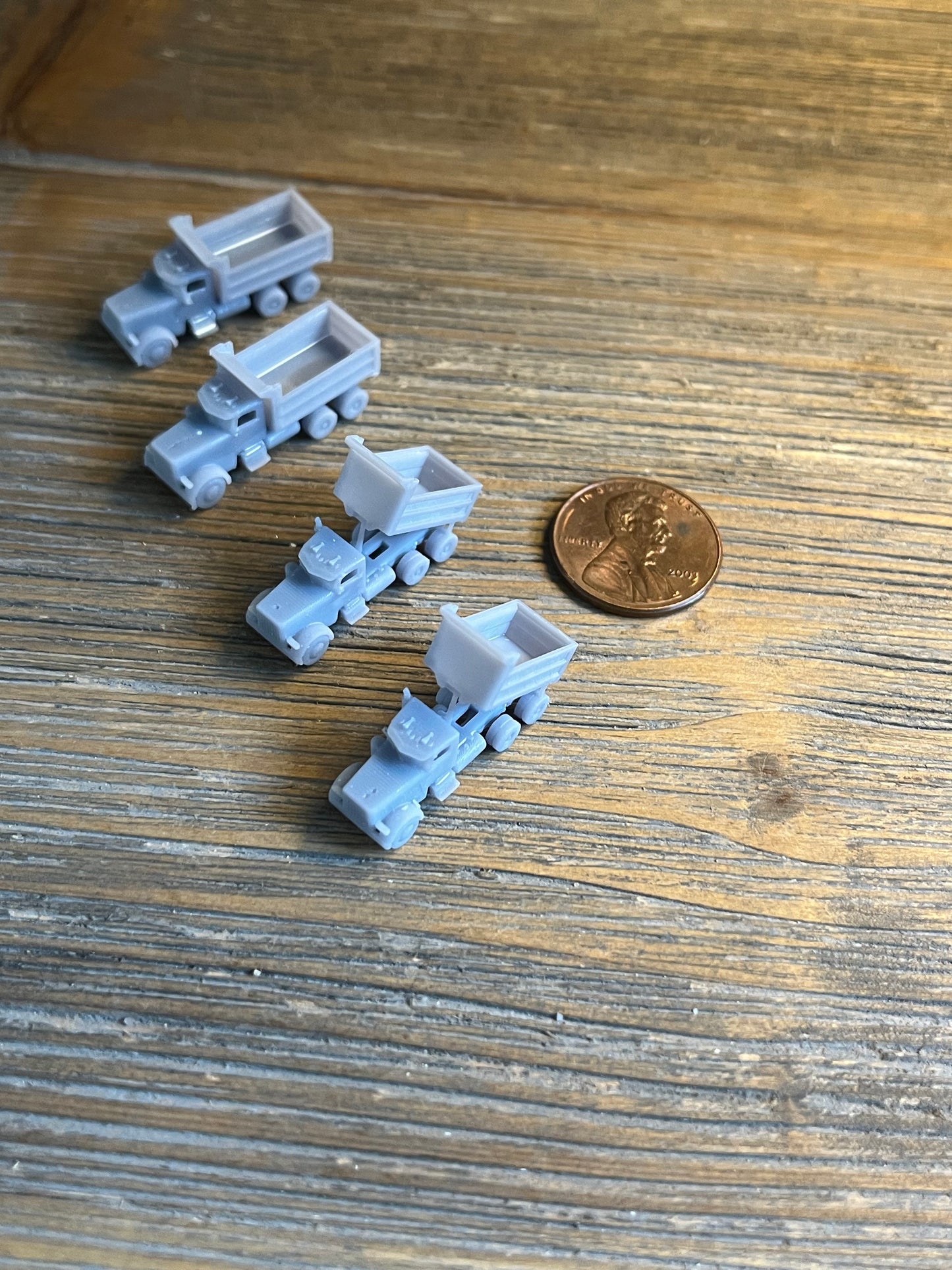 Z SCALE 1:220 CONSTRUCTION VEHICLES. DUMP TRUCKS. (4pk). LIFTED & UNLIFTED