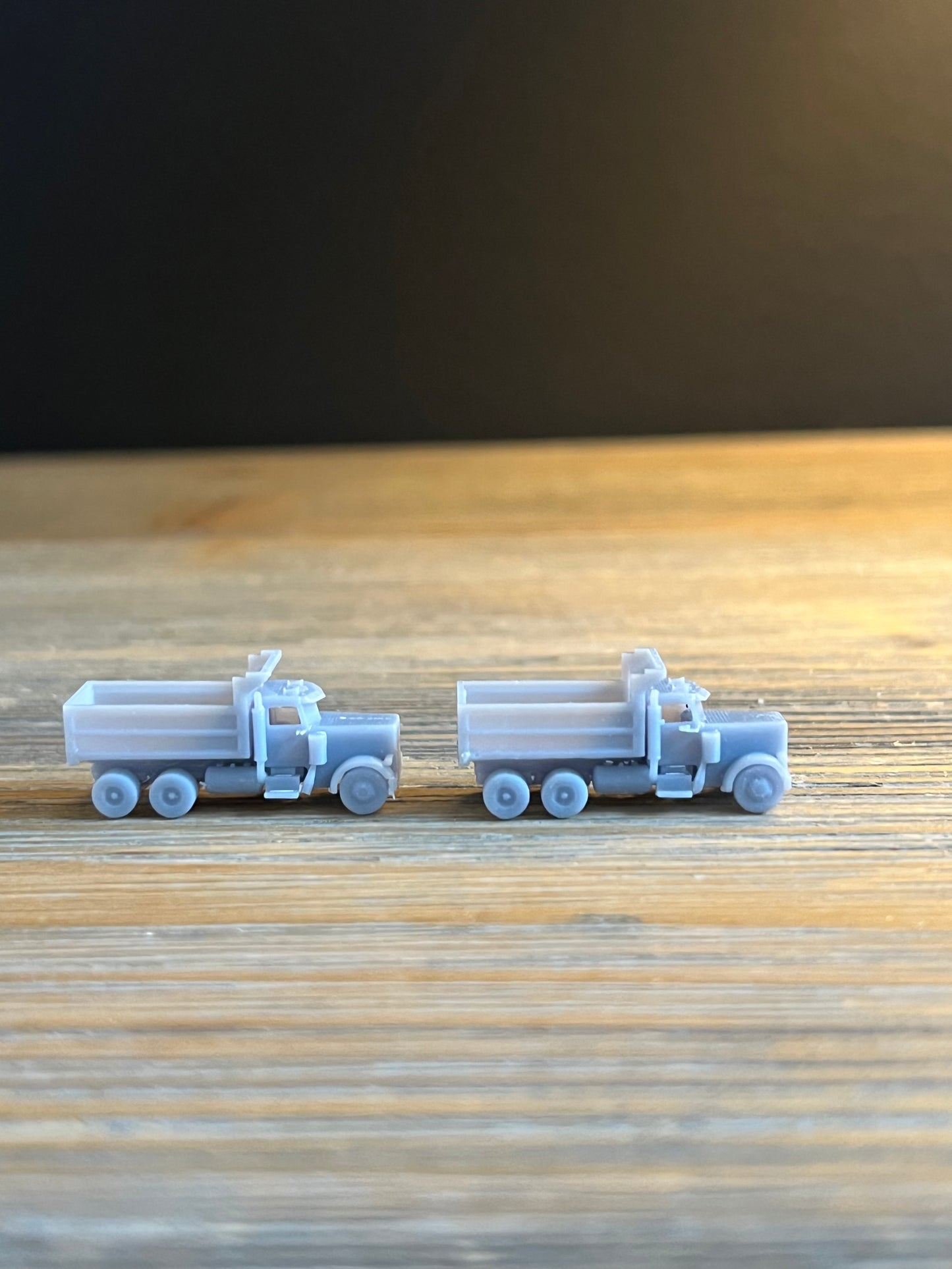 Z SCALE 1:220 CONSTRUCTION VEHICLES. DUMP TRUCKS. (4pk). LIFTED & UNLIFTED