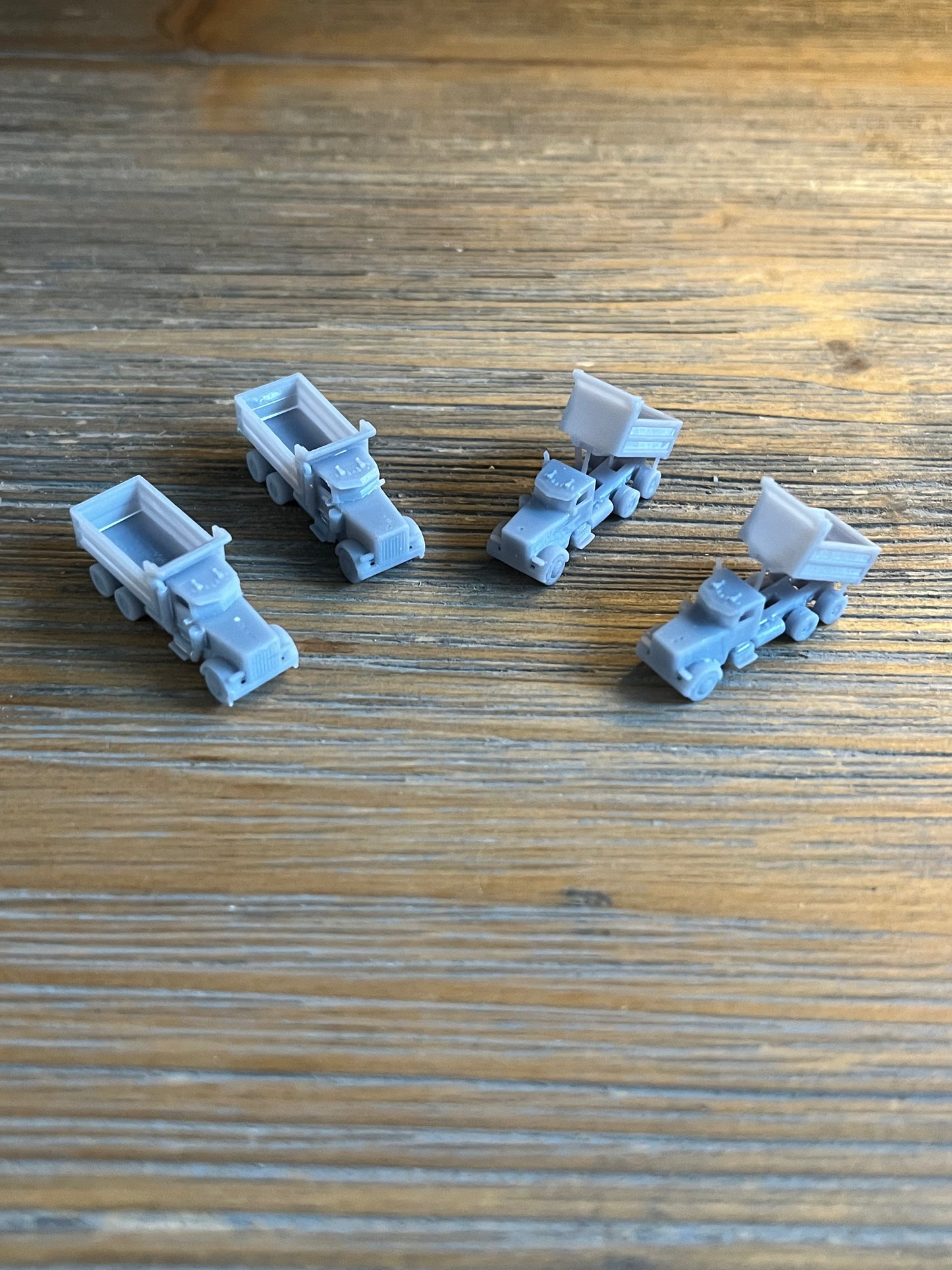Z SCALE 1:220 CONSTRUCTION VEHICLES. DUMP TRUCKS. (4pk). LIFTED & UNLIFTED