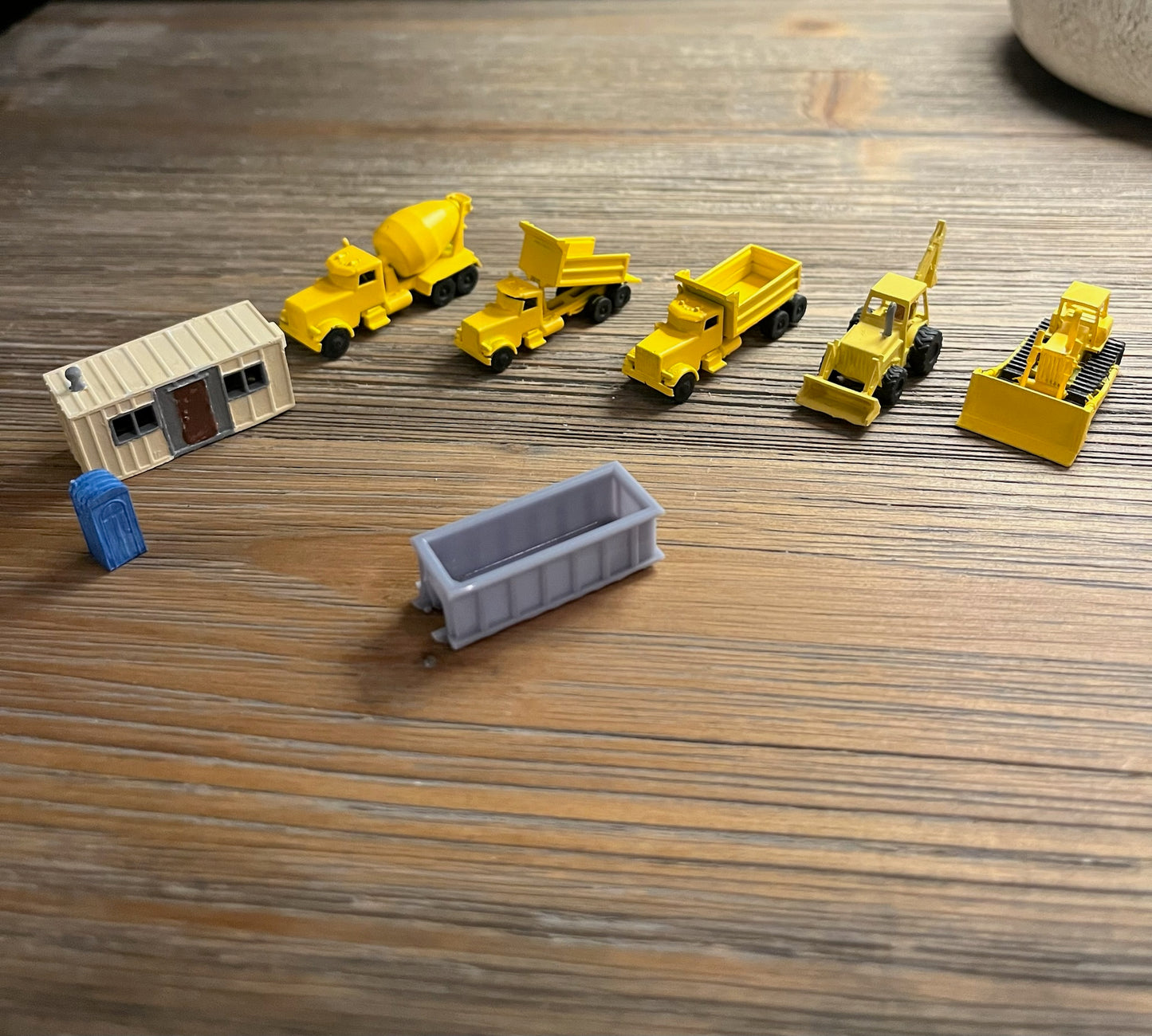 N SCALE1:160 CONSTRUCTION SCENE (8pc Set) Vehicles, Dumpster, PortaPotty, Office