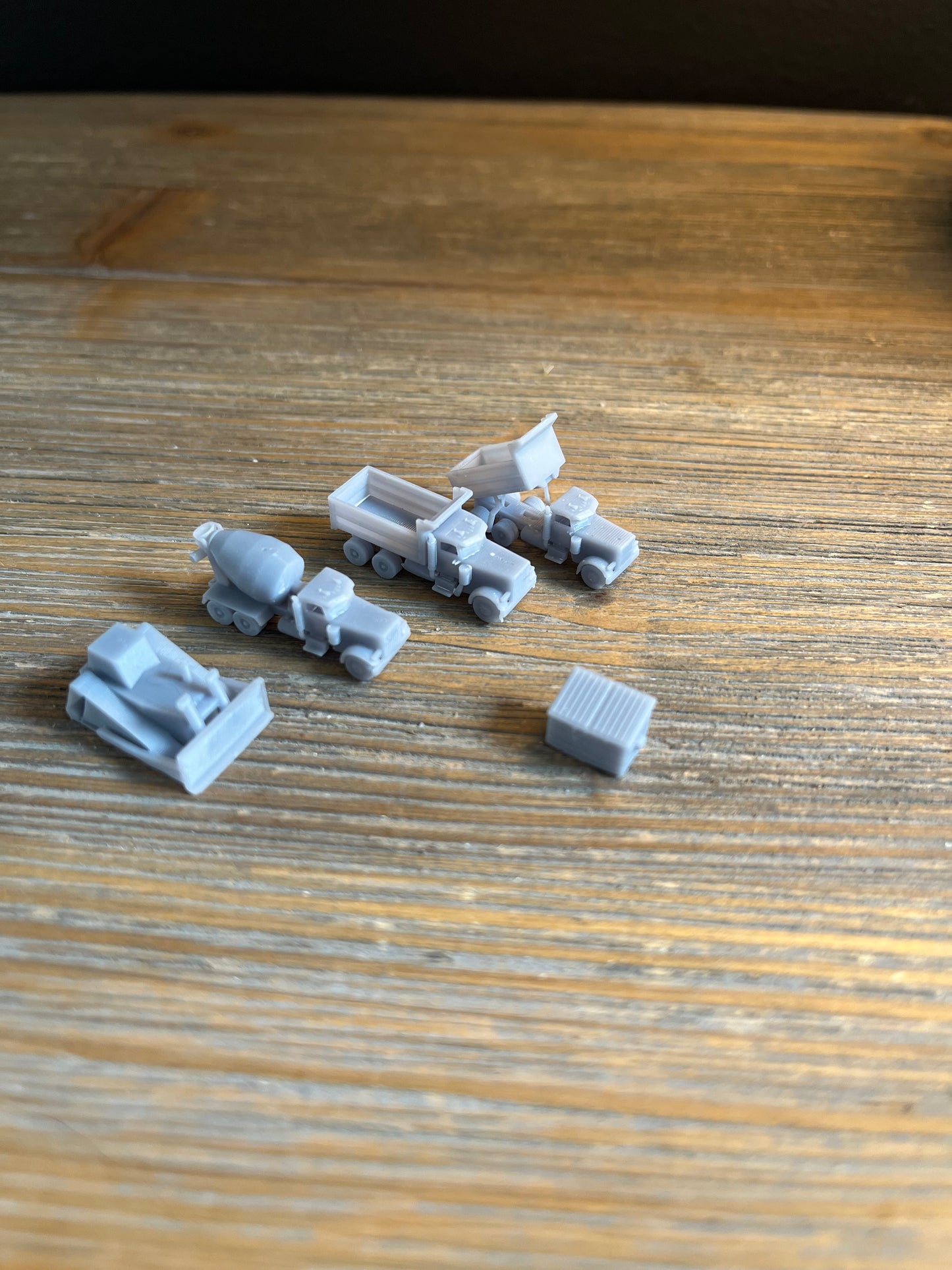 Z SCALE 1:220CONSTRUCTION 5 pc. BULLDOZER, DUMP TRUCK(s) CEMENT MIXER + DUMPSTER