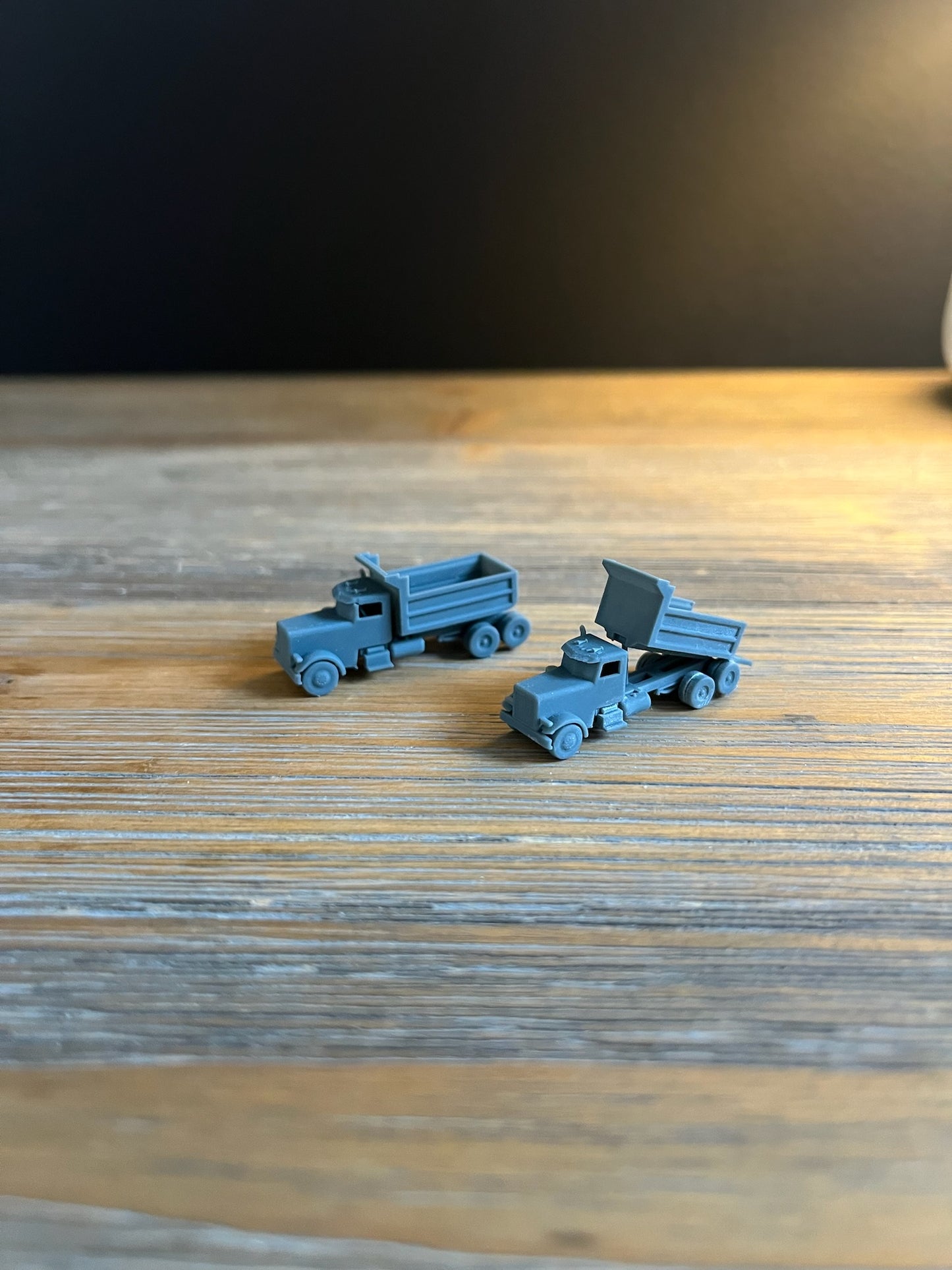 N SCALE 1:160 CONSTRUCTION VEHICLES. DUMP TRUCKS. (2pk). LIFTED & UNLIFTED