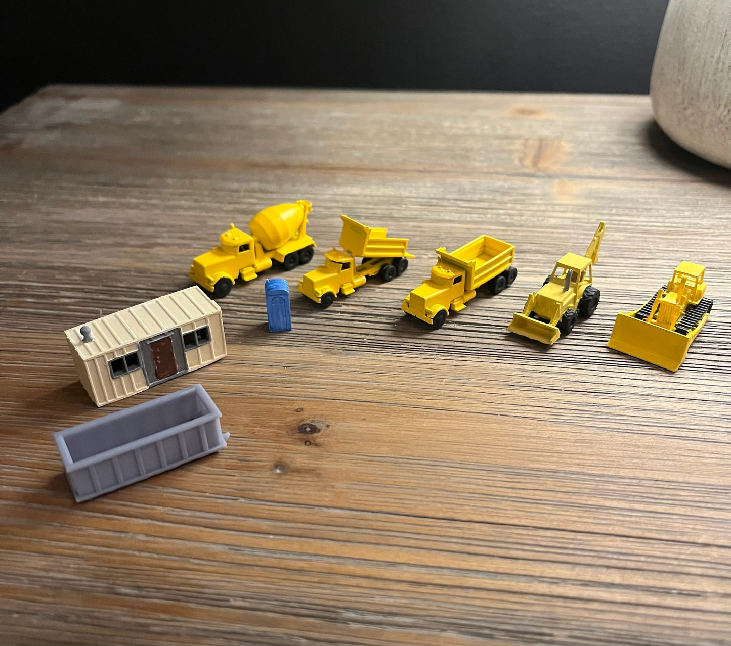 N SCALE1:160 CONSTRUCTION SCENE (8pc Set) Vehicles, Dumpster, PortaPotty, Office