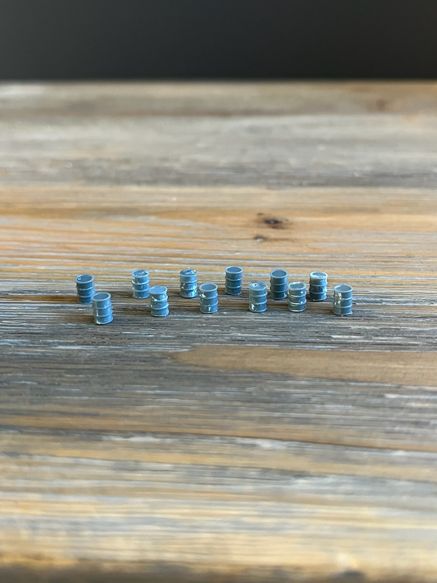 N SCALE 1:160 55 GALLON DRUMS (QTY:20)