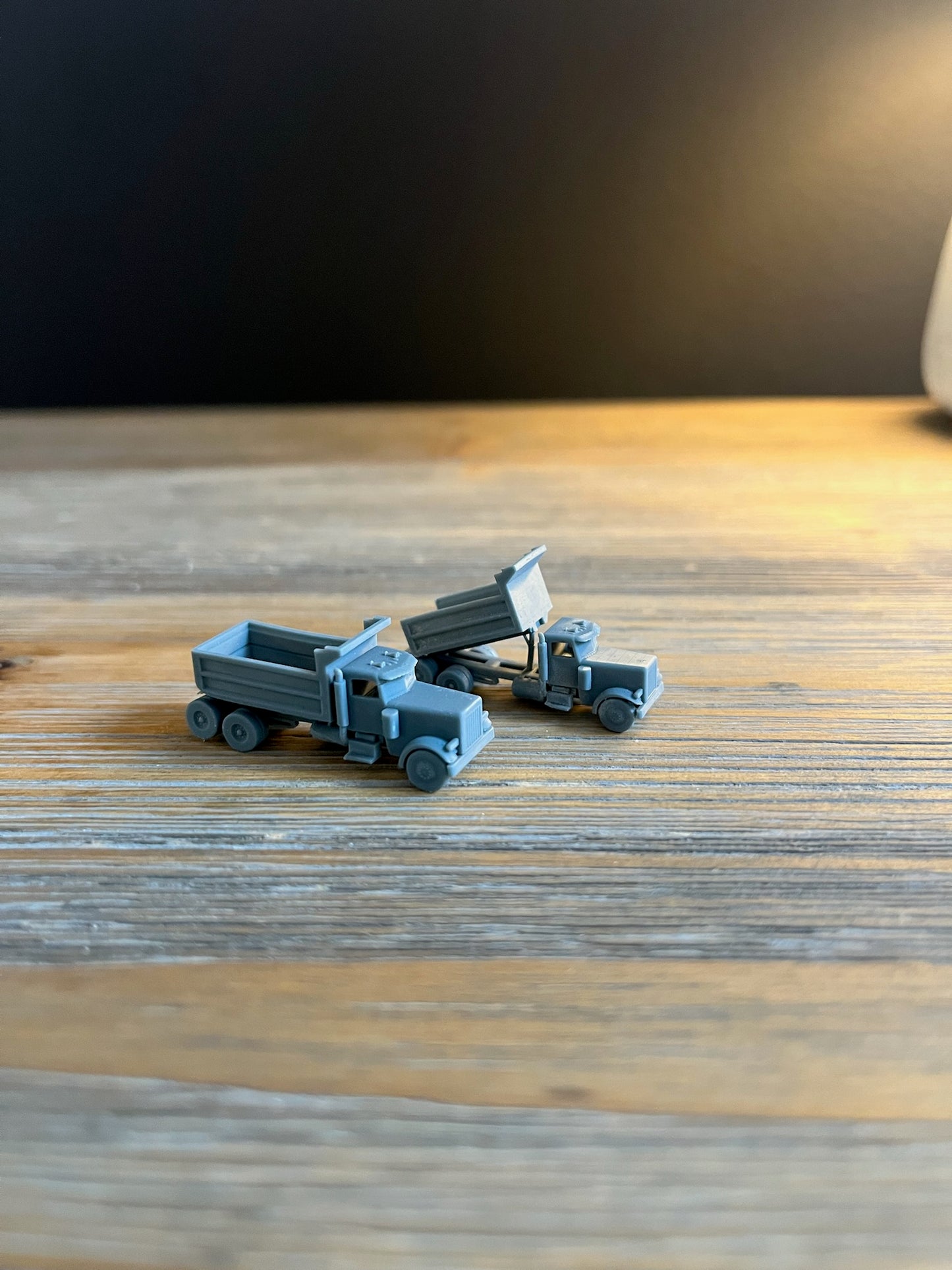 N SCALE 1:160 CONSTRUCTION VEHICLES. DUMP TRUCKS. (2pk). LIFTED & UNLIFTED