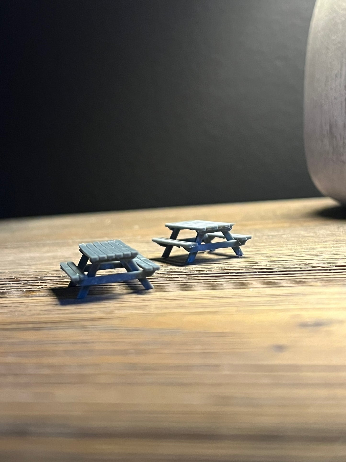 HO SCALE 1:87 PICNIC TABLES (2pk)