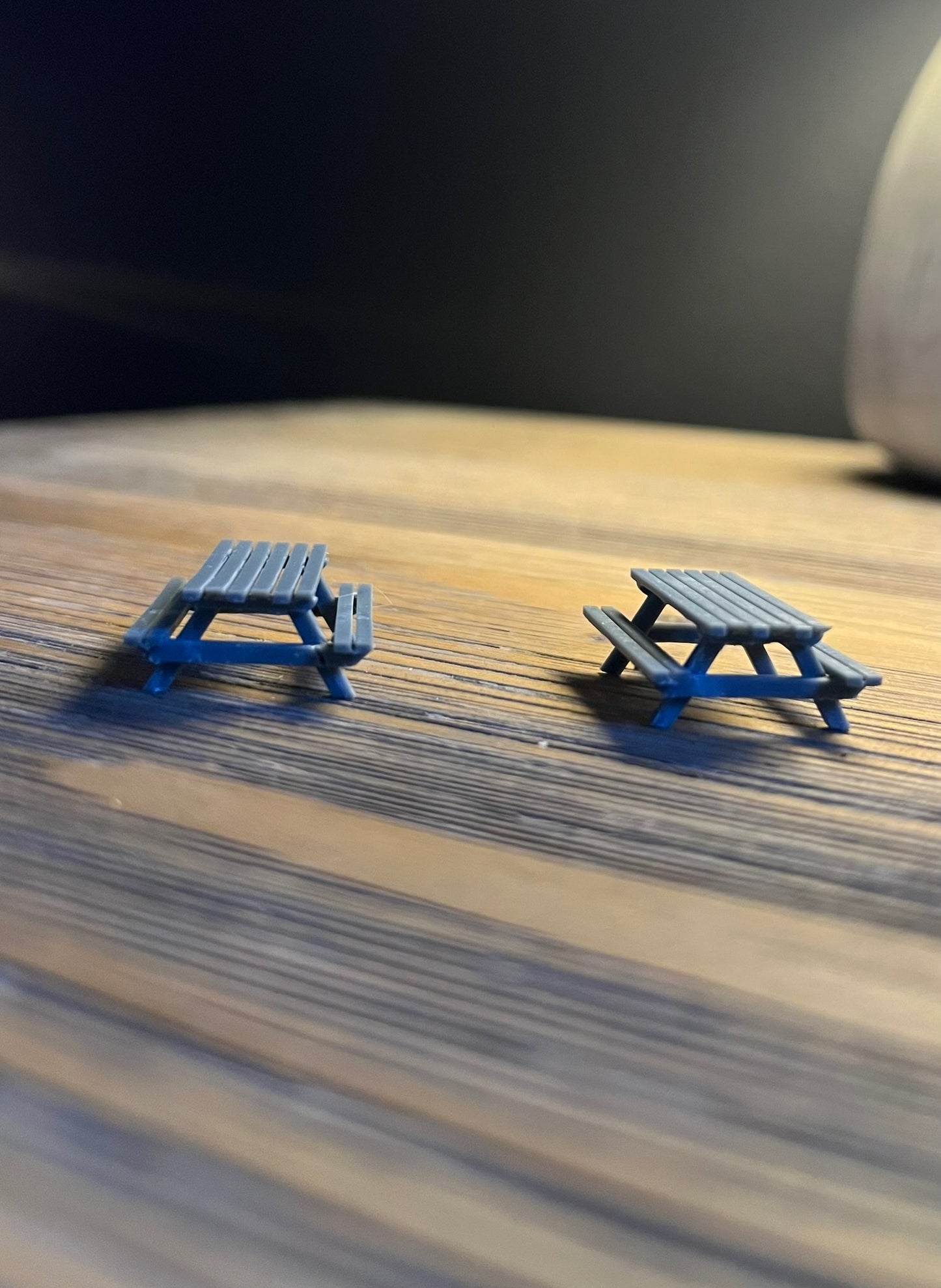 HO SCALE 1:87 PICNIC TABLES (2pk)