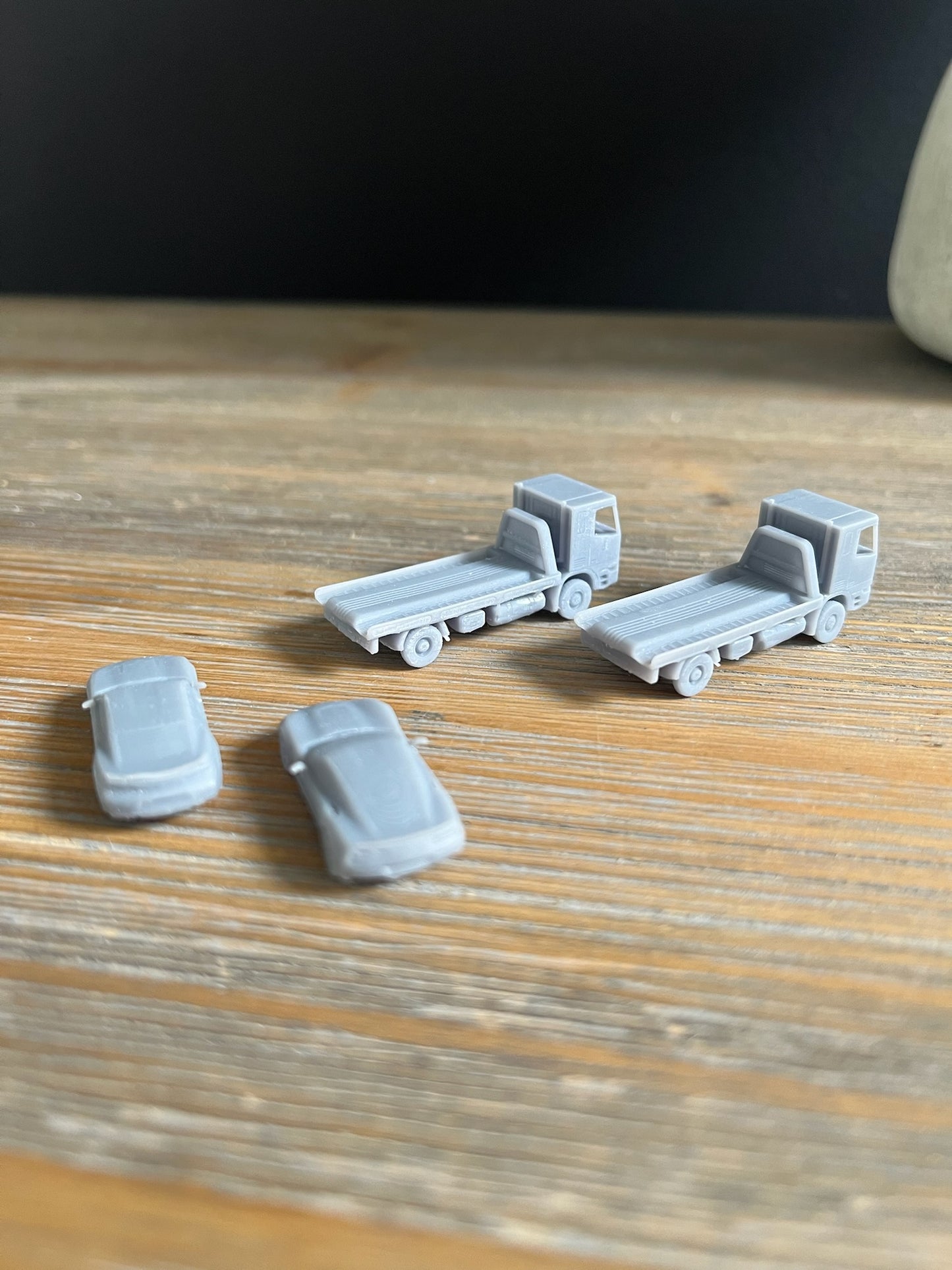 N SCALE 1:160 FLATBED CAR HAULER TRUCKS AND CARS (4pcs)