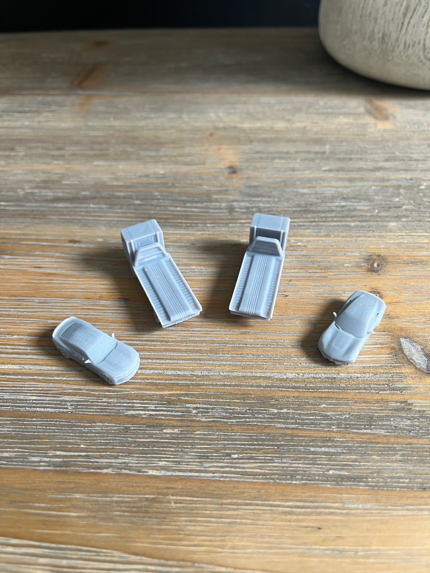 N SCALE 1:160 FLATBED CAR HAULER TRUCKS AND CARS (4pcs)