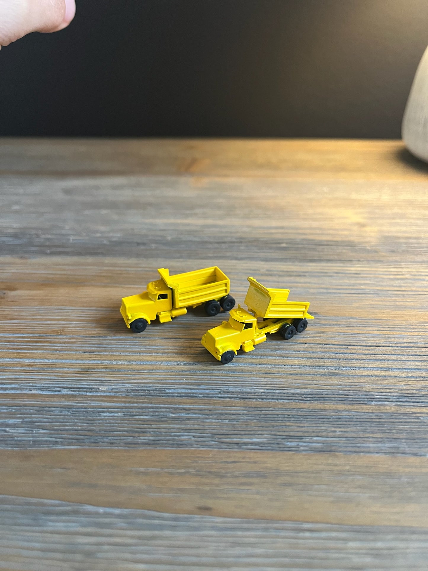 N SCALE 1:160 CONSTRUCTION VEHICLES. DUMP TRUCKS. (2pk). LIFTED & UNLIFTED