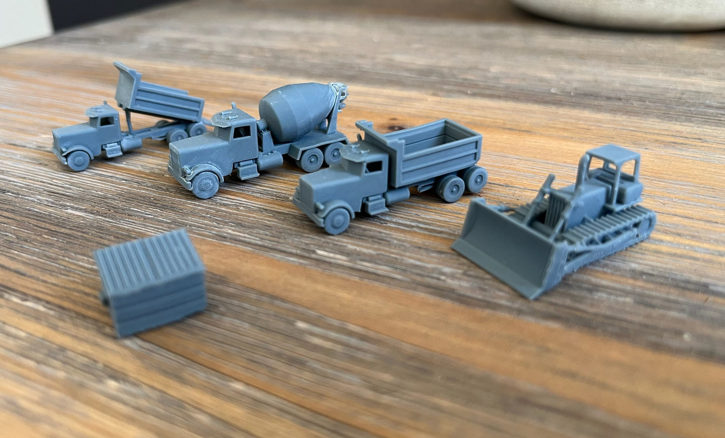 N SCALE 1:160 CONSTRUCTION Accessories. BULLDOZER, DUMP TRUCK, CEMENT TRUCK Pack