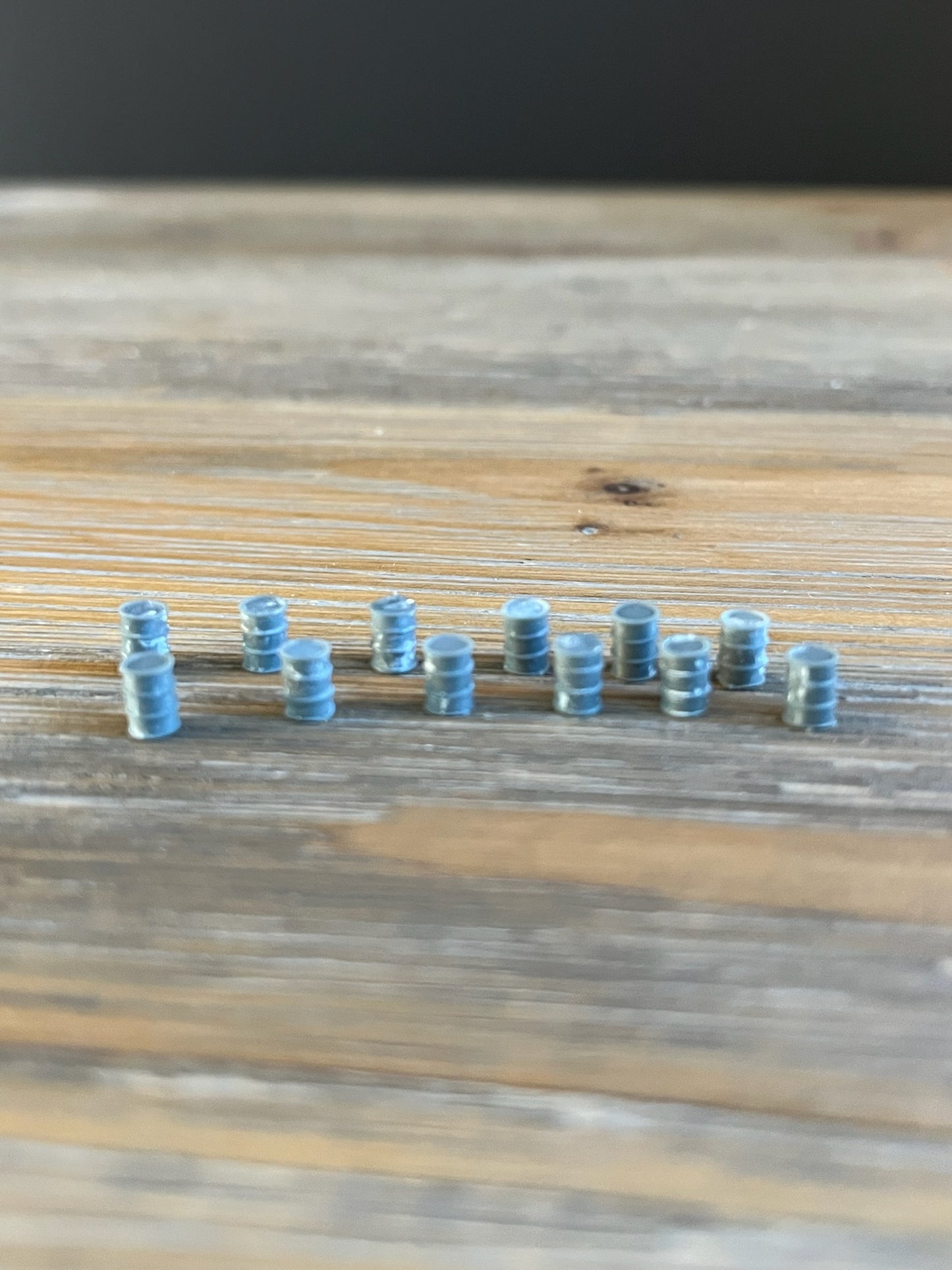 N SCALE 1:160 55 GALLON DRUMS (QTY:20)
