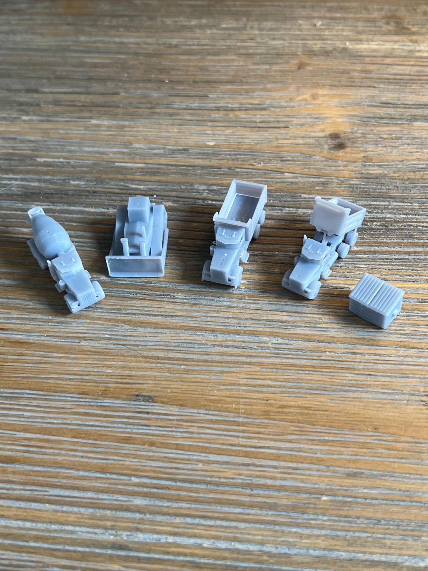 Z SCALE 1:220CONSTRUCTION 5 pc. BULLDOZER, DUMP TRUCK(s) CEMENT MIXER + DUMPSTER