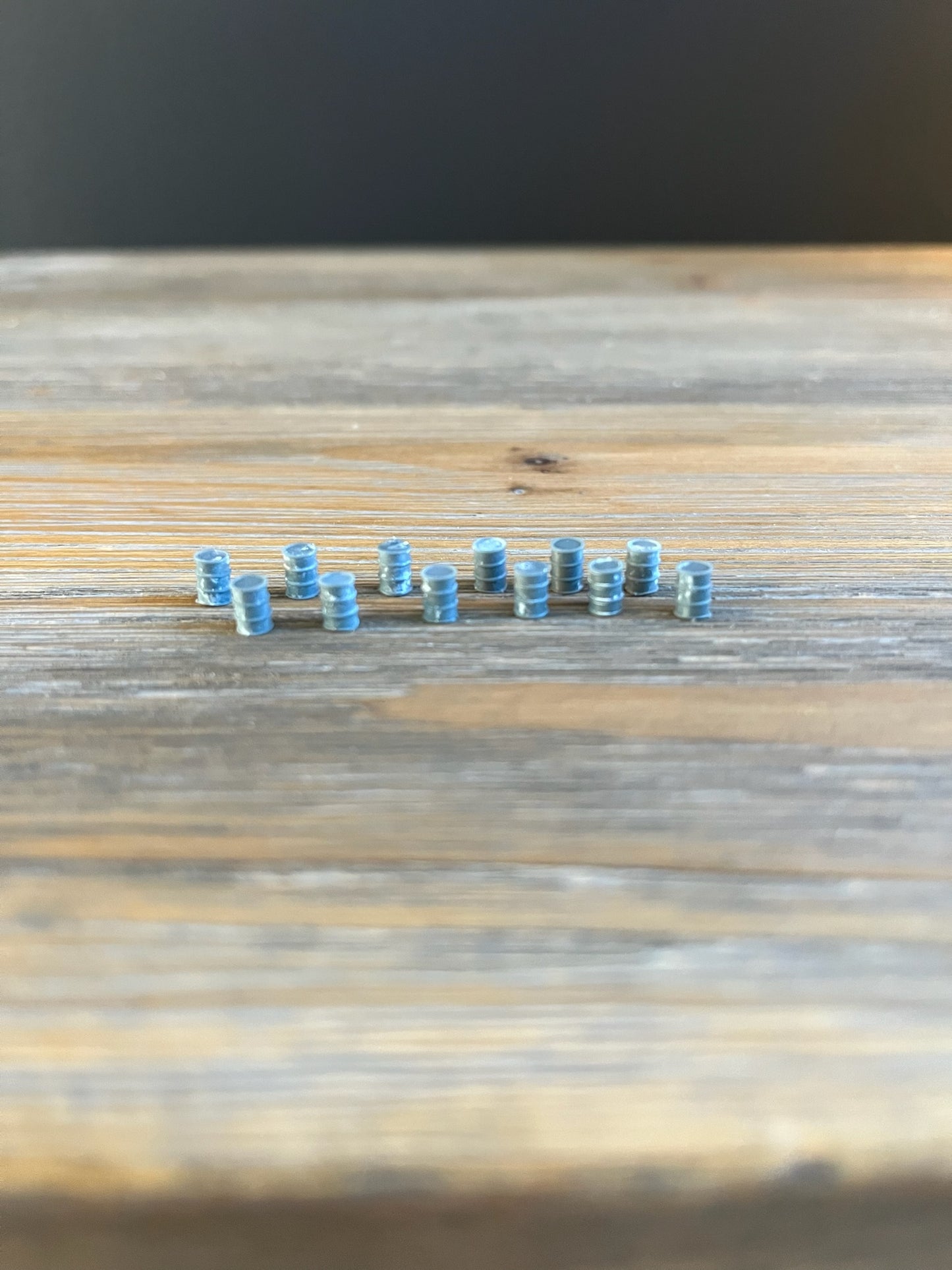 N SCALE 1:160 55 GALLON DRUMS (QTY:20)