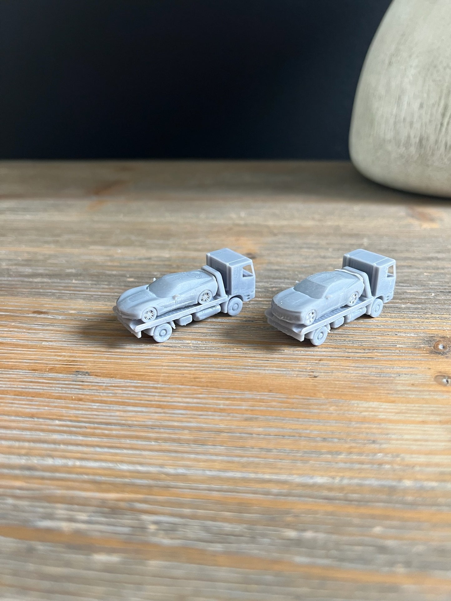 N SCALE 1:160 FLATBED CAR HAULER TRUCKS AND CARS (4pcs)