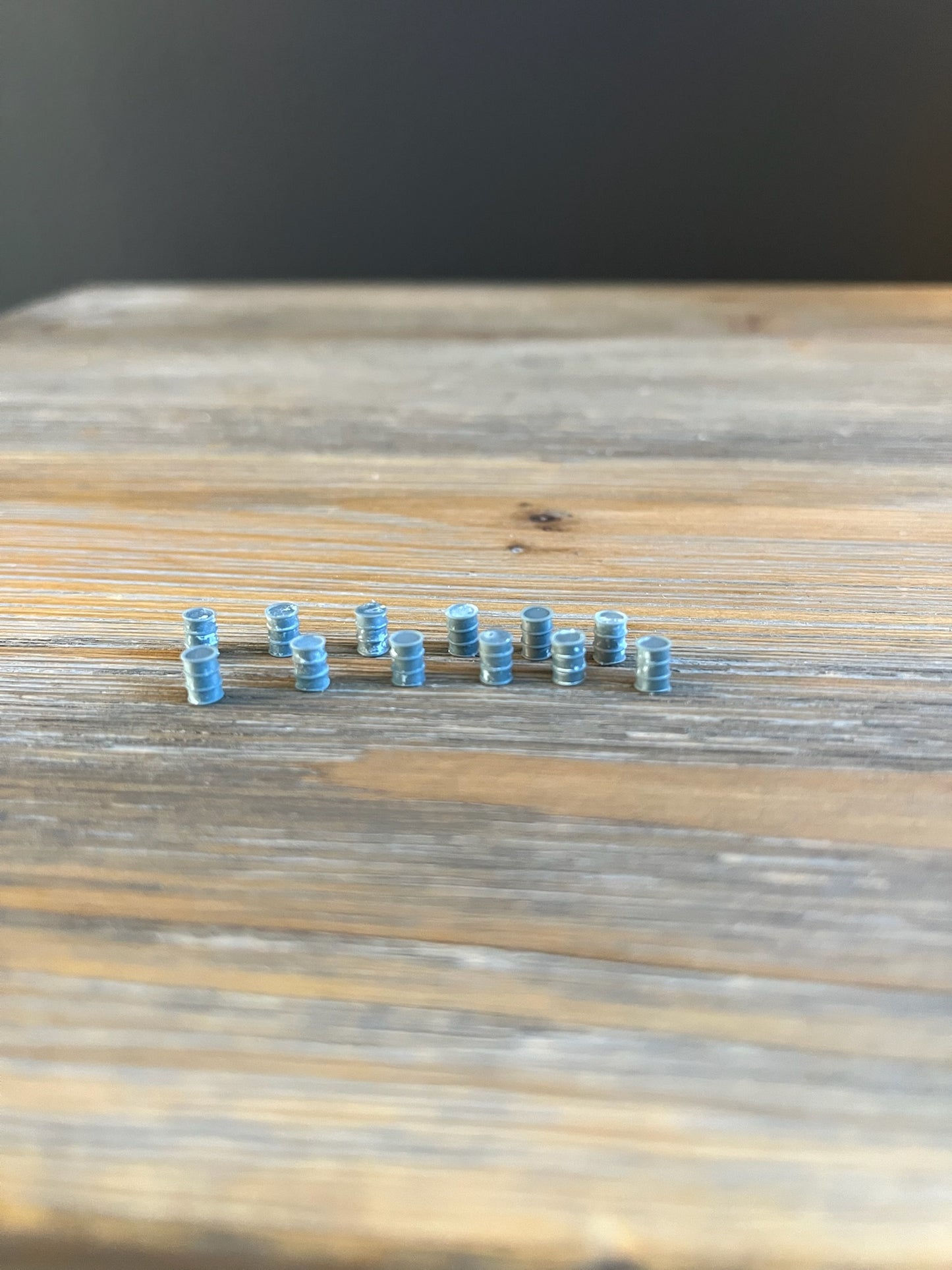 N SCALE 1:160 55 GALLON DRUMS (QTY:20)