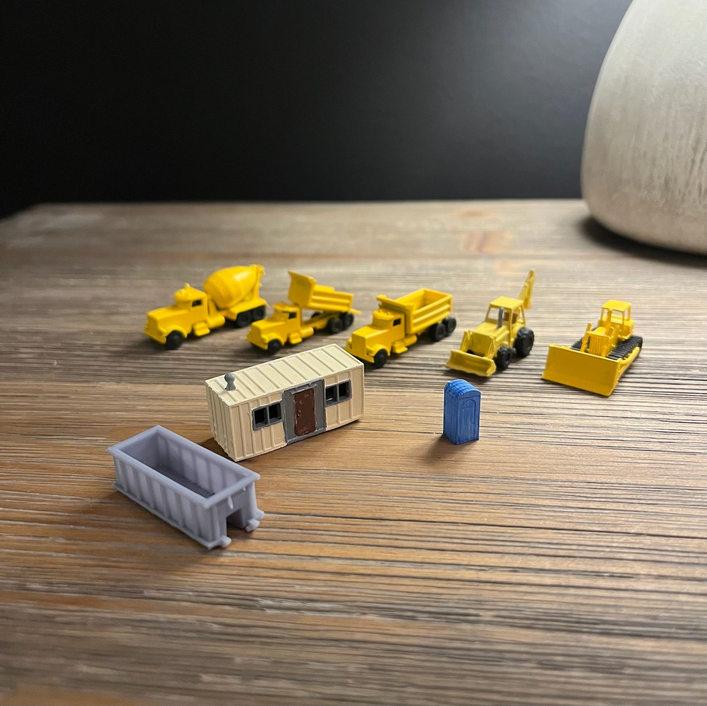 N SCALE1:160 CONSTRUCTION SCENE (8pc Set) Vehicles, Dumpster, PortaPotty, Office